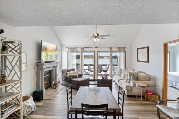 poolside condo with amazing lake views and design