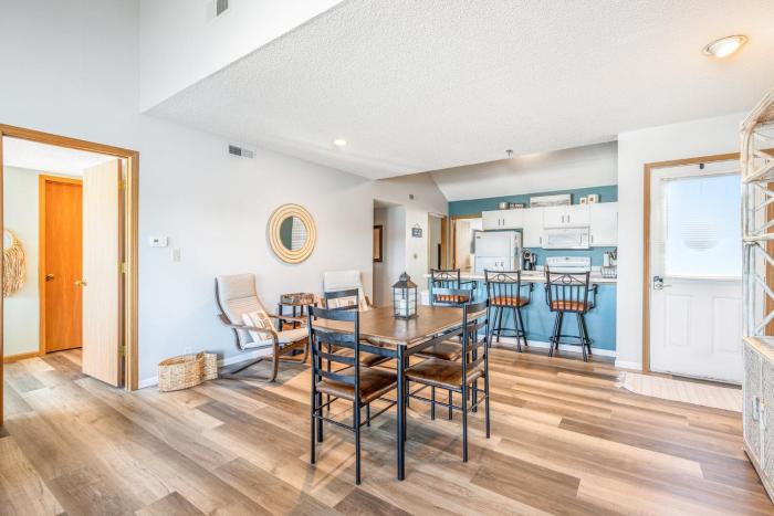poolside condo with amazing lake views and design
