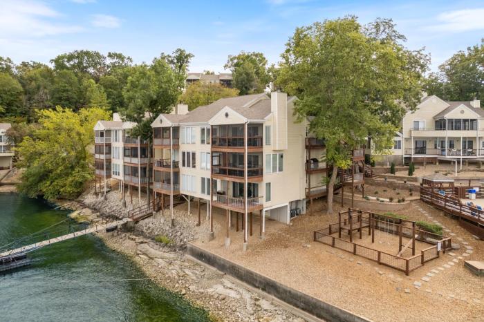 poolside condo with amazing lake views and design