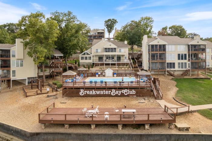 poolside condo with amazing lake views and design