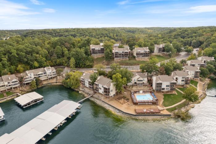 poolside condo with amazing lake views and design