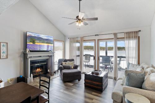 poolside condo with amazing lake views and design