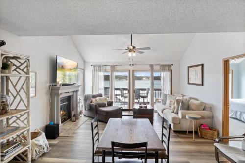 poolside condo with amazing lake views and design