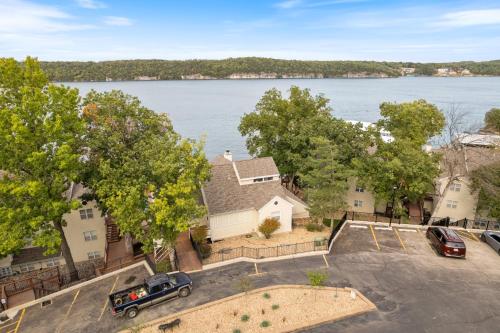 poolside condo with amazing lake views and design
