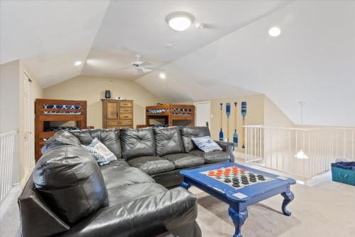 family friendly fishing and fun w 2 pools views boat slip and launch