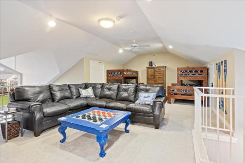family friendly fishing and fun w 2 pools views boat slip and launch