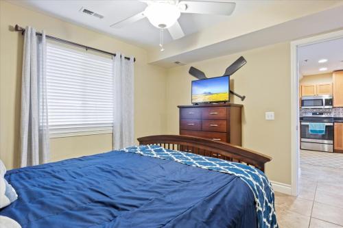 family friendly fishing and fun w 2 pools views boat slip and launch