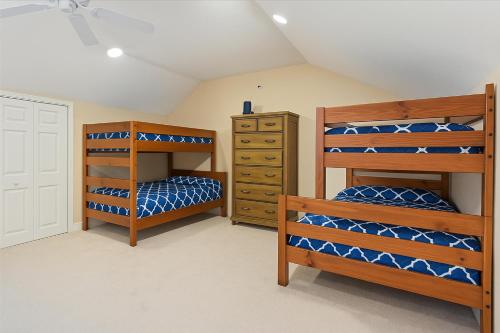 family friendly fishing and fun w 2 pools views boat slip and launch