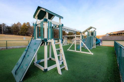 family friendly fishing and fun w 2 pools views boat slip and launch
