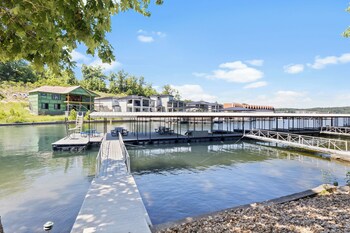Our Cove Retreat - Perfect For Wave-Free Swimming, Tanning & Prime Location Fun!,,2 star