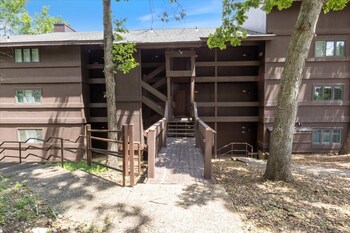 spacious pet friendly lakeview condo w boat slip and pools