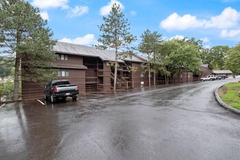 spacious pet friendly lakeview condo w boat slip and pools