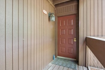 spacious pet friendly lakeview condo w boat slip and pools