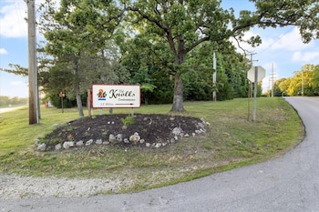 spacious pet friendly lakeview condo w boat slip and pools