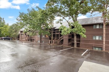 spacious pet friendly lakeview condo w boat slip and pools