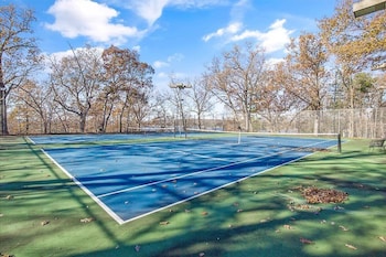 spacious pet friendly lakeview condo w boat slip and pools