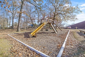 spacious pet friendly lakeview condo w boat slip and pools