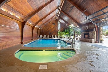 spacious pet friendly lakeview condo w boat slip and pools