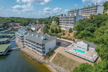 upscale condo amazing views pools and pickleball