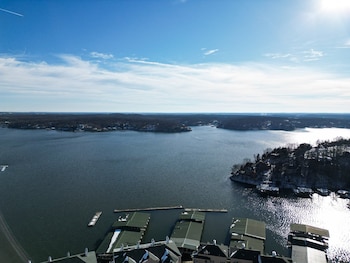 upscale condo amazing views pools and pickleball