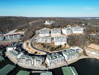 upscale condo amazing views pools and pickleball