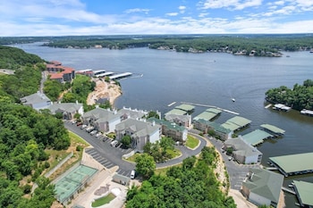 family friendly condo w 2 pools and updated deck on the 14mm