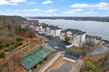 family friendly condo w 2 pools and updated deck on the 14mm
