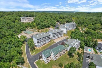 family friendly condo w 2 pools and updated deck on the 14mm