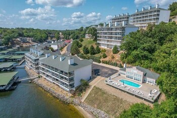 family friendly condo w 2 pools and updated deck on the 14mm