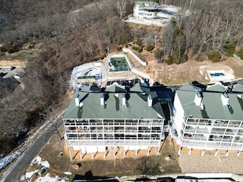 family friendly condo w 2 pools and updated deck on the 14mm