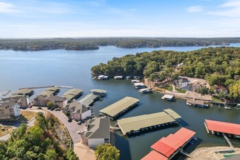 family friendly condo w 2 pools and updated deck on the 14mm