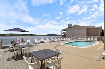 family friendly condo w 2 pools and updated deck on the 14mm