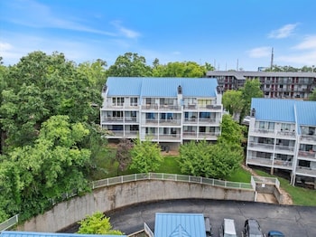 cozy pet friendly condo w pool