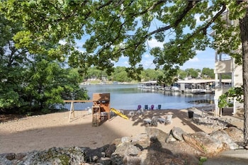 lakeview condo w 2 pools and beach family fun awaits at 21mm