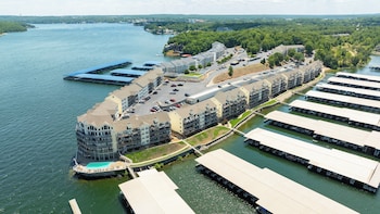 lakeview condo w 2 pools and beach family fun awaits at 21mm