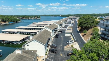 lakeview condo w 2 pools and beach family fun awaits at 21mm