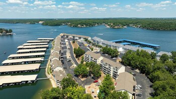 lakeview condo w 2 pools and beach family fun awaits at 21mm