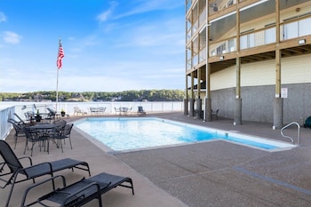 Lakeview Condo W/ 2 Pools & Beach - Family Fun Awaits At 21Mm,,2 star