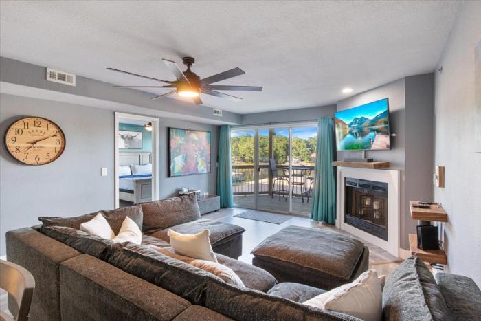 lakeview condo w 2 pools and beach family fun awaits at 21mm
