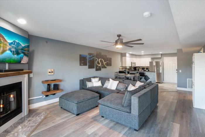 lakeview condo w 2 pools and beach family fun awaits at 21mm