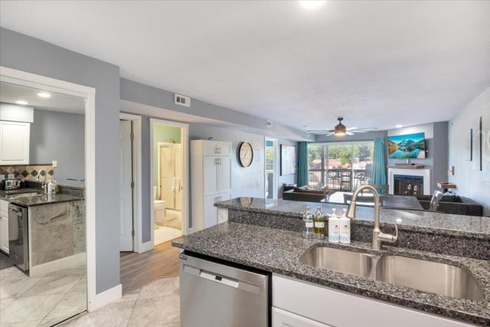 lakeview condo w 2 pools and beach family fun awaits at 21mm