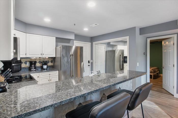 lakeview condo w 2 pools and beach family fun awaits at 21mm