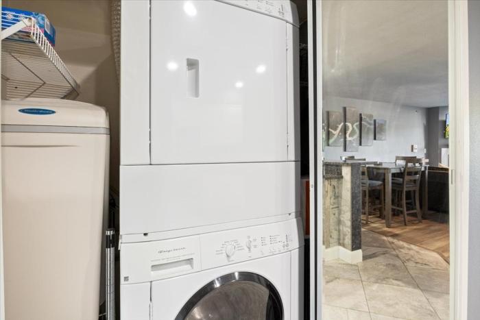 lakeview condo w 2 pools and beach family fun awaits at 21mm
