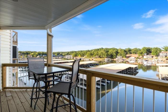 lakeview condo w 2 pools and beach family fun awaits at 21mm