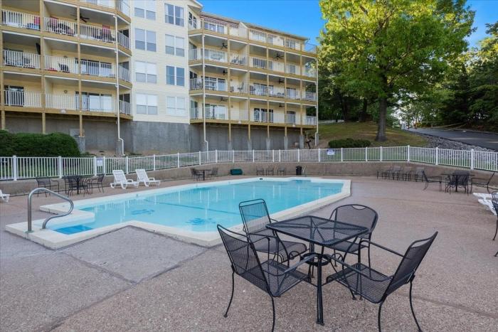 lakeview condo w 2 pools and beach family fun awaits at 21mm