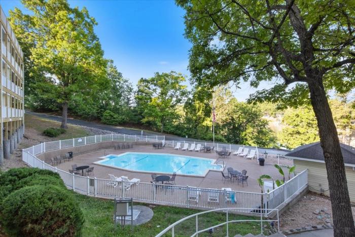 lakeview condo w 2 pools and beach family fun awaits at 21mm