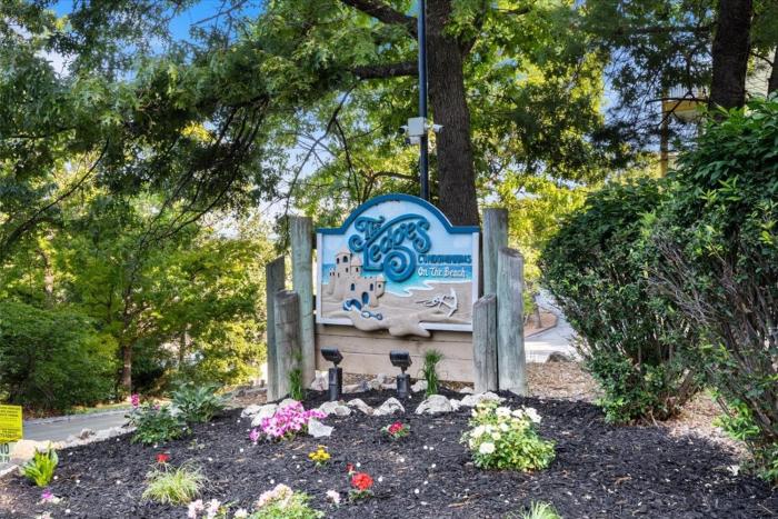 lakeview condo w 2 pools and beach family fun awaits at 21mm
