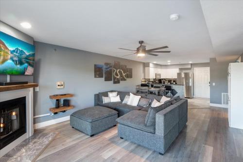 lakeview condo w 2 pools and beach family fun awaits at 21mm