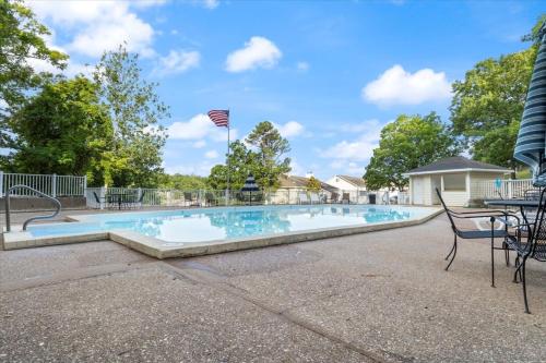 lakeview condo w 2 pools and beach family fun awaits at 21mm