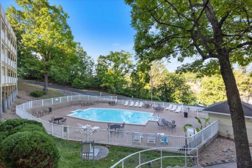 lakeview condo w 2 pools and beach family fun awaits at 21mm
